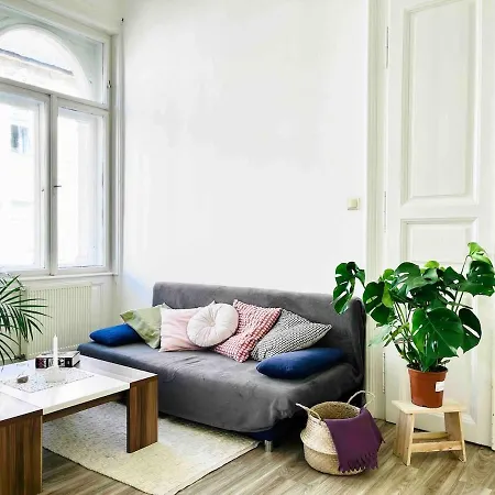 Your Charming And Spacious Historical * Budapest