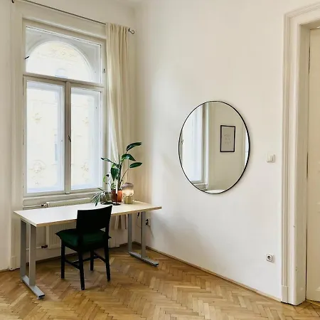 Lägenhet Your Charming And Spacious Historical Budapest
