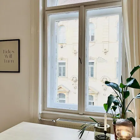 Your Charming And Spacious Historical * Budapest