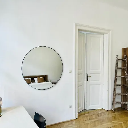 Your Charming And Spacious Historical Apartment *
