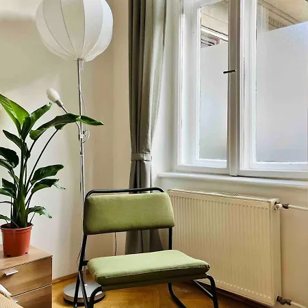 Your Charming And Spacious Historical Budapest